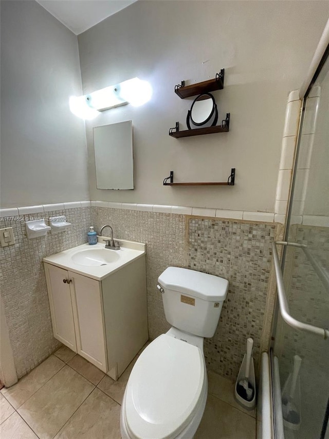 230 SW 11th Ave Unit 15, Hallandale Beach, FL 33009 - full bath with tile patterned flooring, tile walls, toilet, vanity, and wainscoting