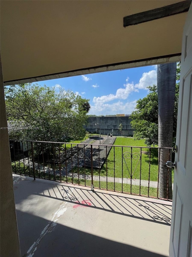 230 SW 11th Ave Unit 15, Hallandale Beach, FL 33009 - view of balcony
