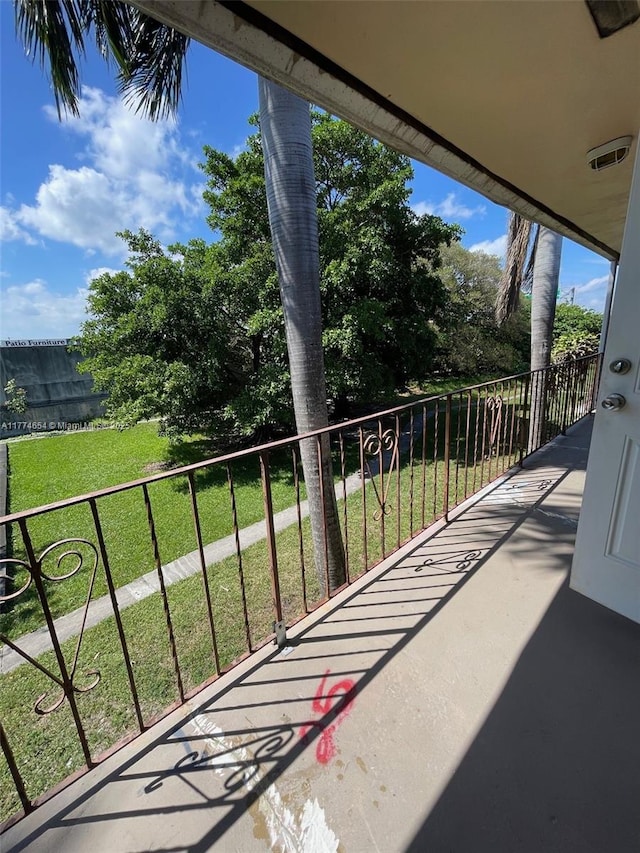 230 SW 11th Ave Unit 15, Hallandale Beach, FL 33009 - view of balcony