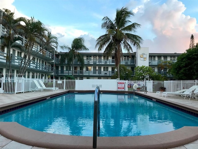 15610 NE 6th Ave Unit 32C, Miami, FL 33162 - community pool with fence