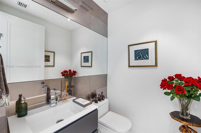 7360 SW 53rd Pl, Miami, FL 33143 - half bath with toilet, vanity, decorative backsplash, and visible vents