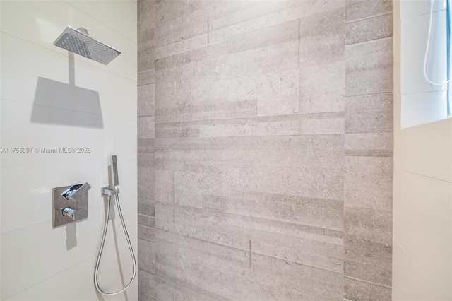 7360 SW 53rd Pl, Miami, FL 33143 - room details with a tile shower