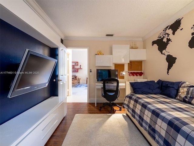 bedroom with dark wood-style flooring, a textured ceiling, visible vents, and crown molding