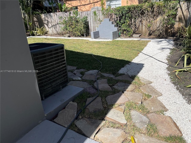 1645 SW 10th St, Miami, FL 33135 - view of yard