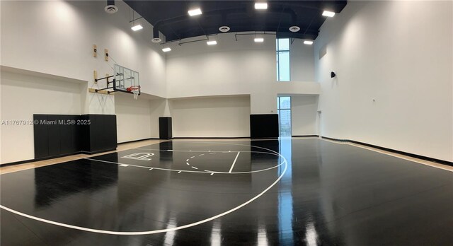 851 NE 1st Ave Unit 3905, Miami, FL 33132 - view of basketball court featuring community basketball court