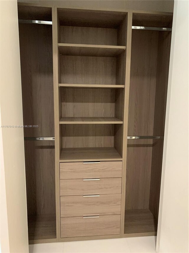 851 NE 1st Ave Unit 3905, Miami, FL 33132 - view of closet