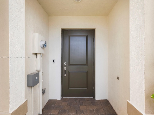 view of exterior entry featuring stucco siding