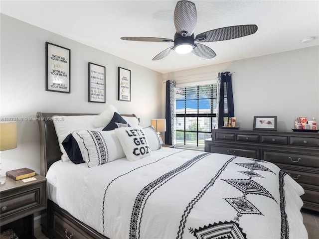 bedroom featuring a ceiling fan