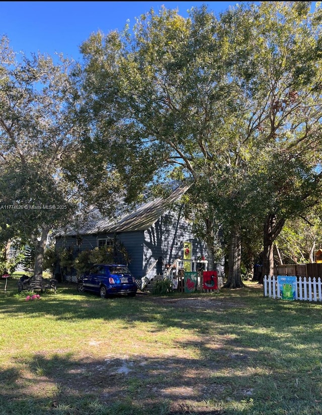 5508 Spruce Dr, Fort Pierce, FL 34982 - view of yard