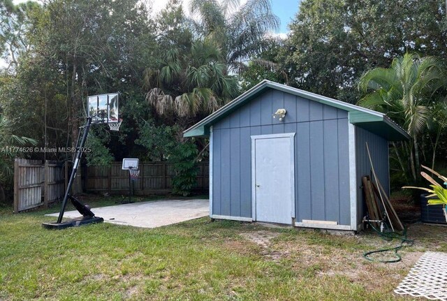 5508 Spruce Dr, Fort Pierce, FL 34982 - view of shed featuring fence