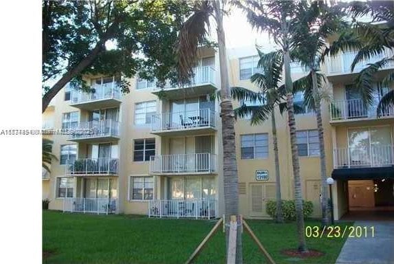 view of apartment building / complex