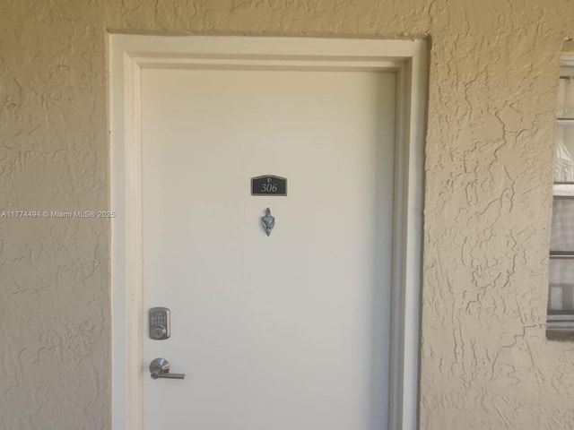 view of exterior entry with stucco siding