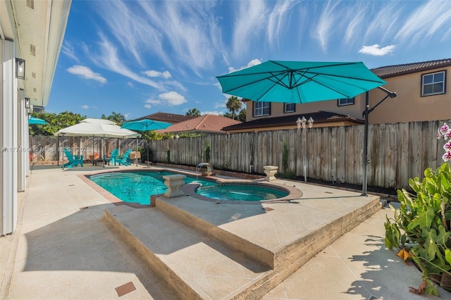 1411 SW 149th Pl, Miami, FL 33194 - view of swimming pool featuring an in-ground hot tub, a patio area, and a fenced backyard