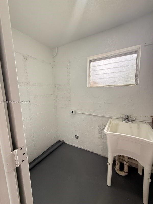 4529 SW 24th St, Fort Lauderdale, FL 33317 - clothes washing area featuring laundry area