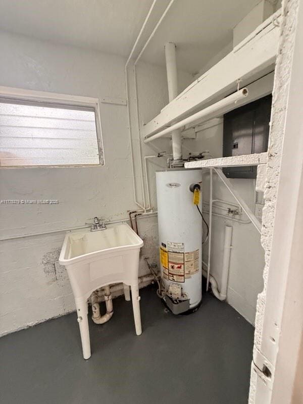 4529 SW 24th St, Fort Lauderdale, FL 33317 - utilities featuring gas water heater