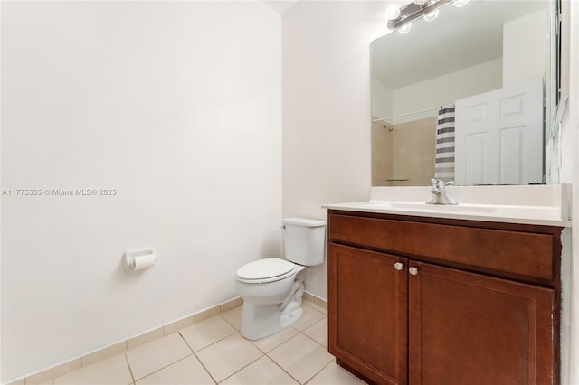 full bath featuring tile patterned flooring, vanity, toilet, a shower with shower curtain, and baseboards