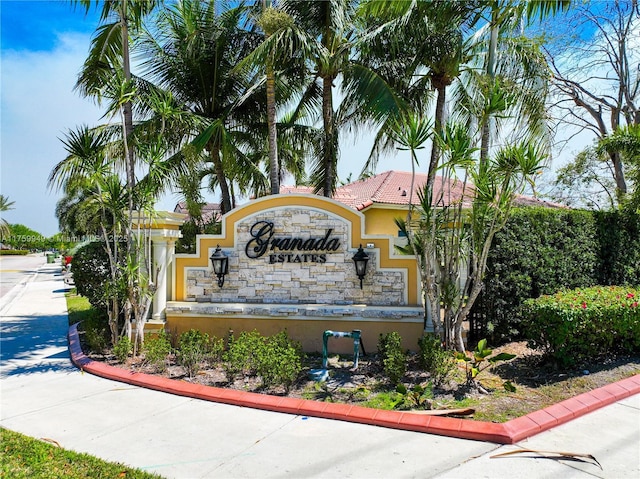 view of community / neighborhood sign