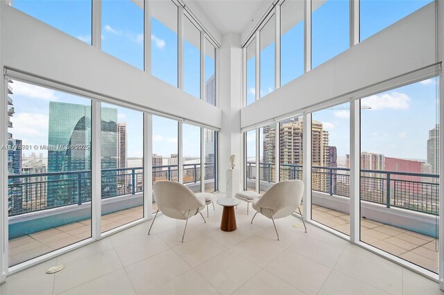 60 SW 13th St Unit 2600, Miami, FL 33130 - sunroom with a view of city