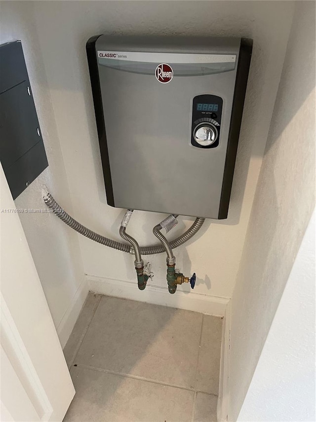 12179 NW 23rd Ct, Miami, FL 33167 - detailed view of water heater