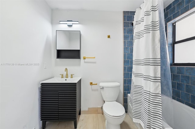400 Valencia Ave Unit 2, Coral Gables, FL 33134 - full bath with toilet, vanity, and shower / bath combo with shower curtain