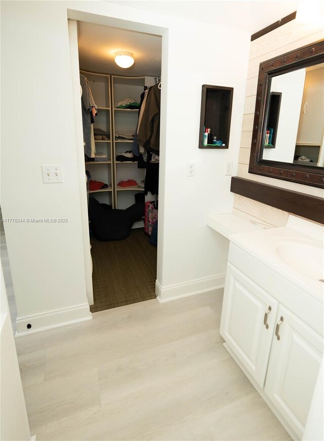 2700 Casita Way Unit 2150, Delray Beach, FL 33445 - corridor featuring baseboards and a sink