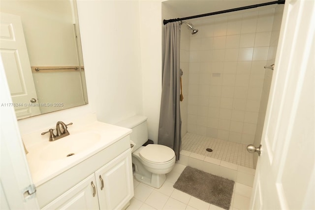 2700 Casita Way Unit 2150, Delray Beach, FL 33445 - bathroom featuring toilet, vanity, tiled shower, and tile patterned flooring