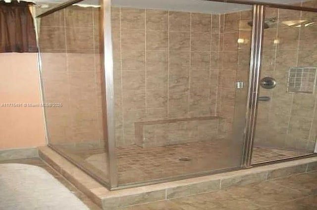 full bathroom featuring a shower stall
