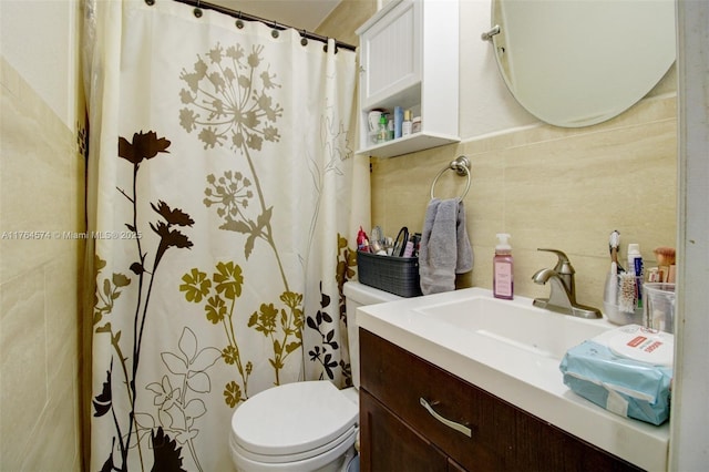 9215 SW 44th St, Miami, FL 33165 - full bathroom with toilet, a shower with shower curtain, and vanity
