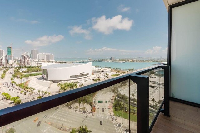 398 NE 5th St Unit 1408, Miami, FL 33132 - balcony featuring a water view and a city view