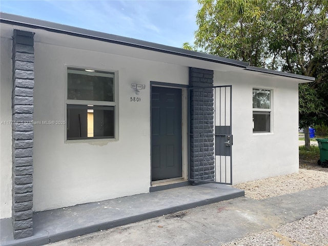 entrance to property with stucco siding