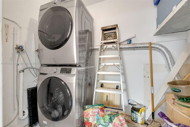 laundry room with laundry area and stacked washer and clothes dryer