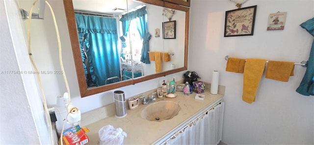full bath with visible vents and vanity