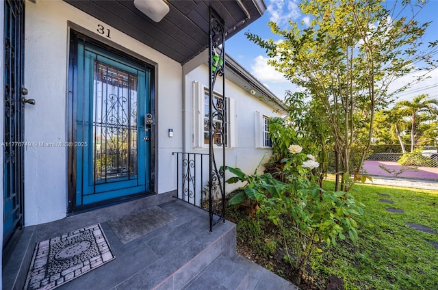 property entrance featuring stucco siding