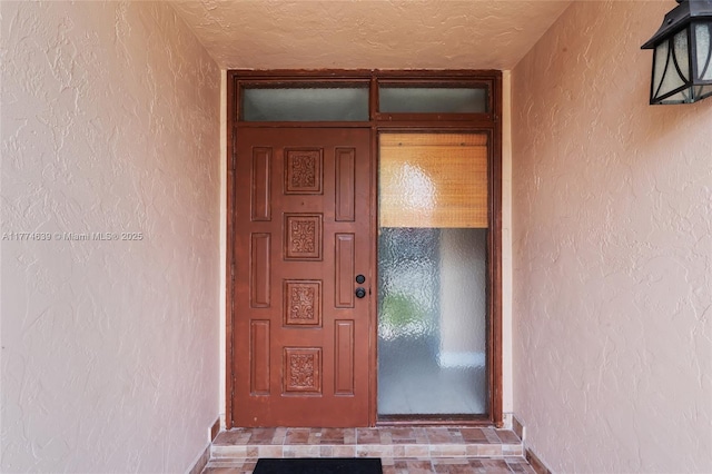 view of exterior entry with stucco siding