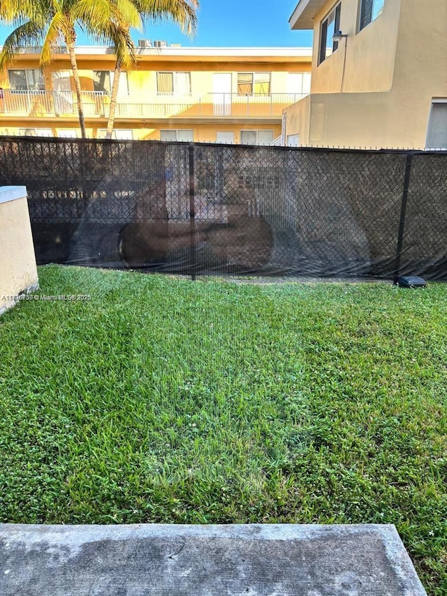 2062 NE 167th St Unit 3-112, North Miami Beach, FL 33162 - view of yard
