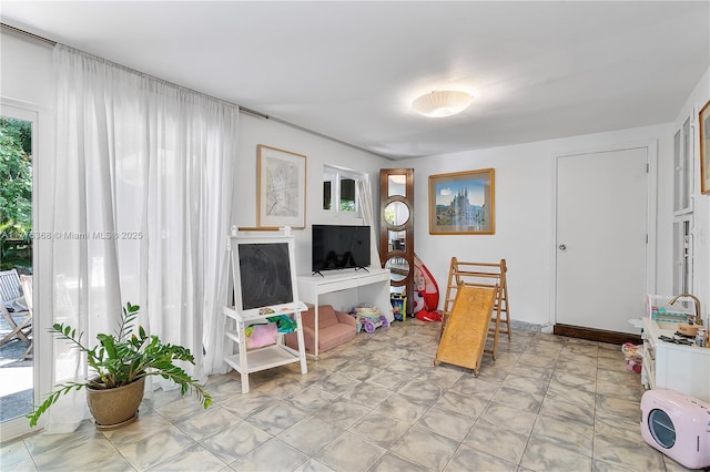 10619 NE 10th Pl, Miami Shores, FL 33138 - view of living area