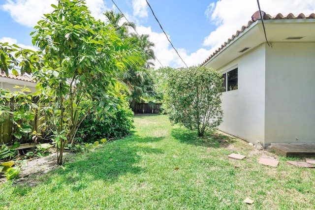 10619 NE 10th Pl, Miami Shores, FL 33138 - view of yard