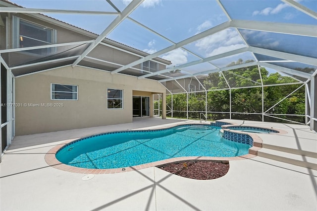 9145 Picot Ct, Boynton Beach, FL 33472 - view of swimming pool featuring a patio and a pool with connected hot tub