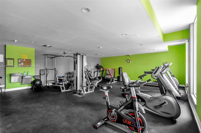 workout area with baseboards