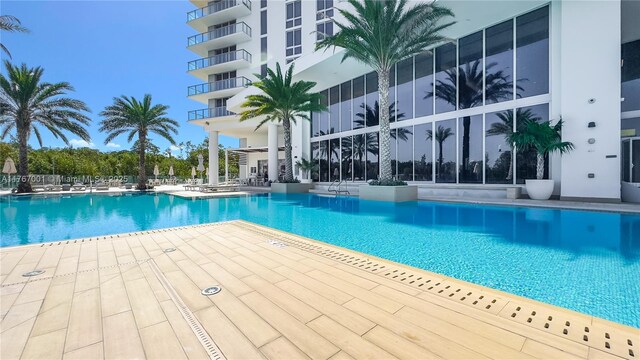 16385 Biscayne Blvd Unit 707, North Miami Beach, FL 33160 - community pool with a patio