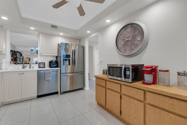 14773 Cumberland Dr Unit 208, Delray Beach, FL 33446 - kitchen featuring appliances with stainless steel finishes, a sink, light countertops, recessed lighting, and a ceiling fan