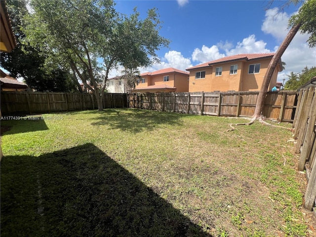 view of yard featuring a fenced backyard