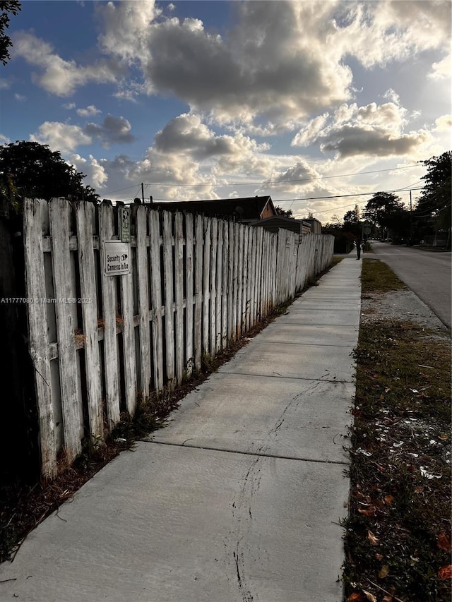 1023 N 25th Ave, Hollywood, FL 33020 - view of community with fence