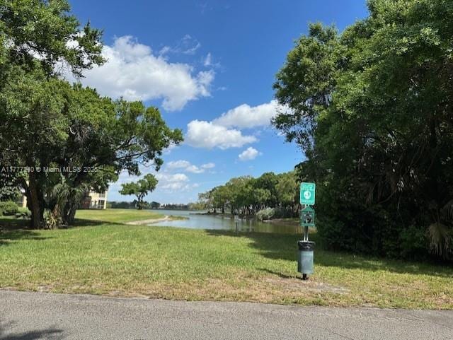 2607 NW 33rd St Unit 2111, Oakland Park, FL 33309 - view of property's community featuring a water view and a yard