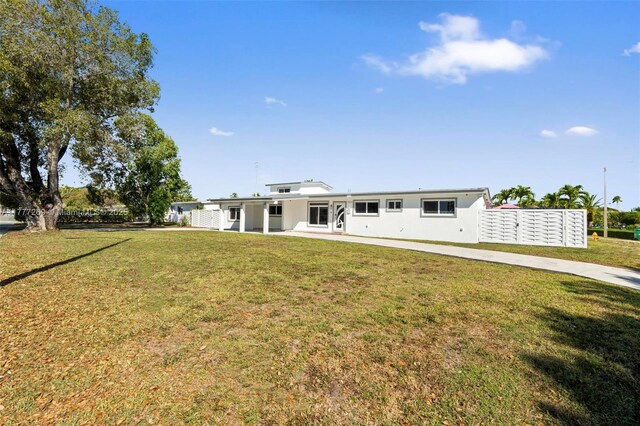9025 SW 56th St, Miami, FL 33165 - view of front of home featuring stucco siding and a front lawn