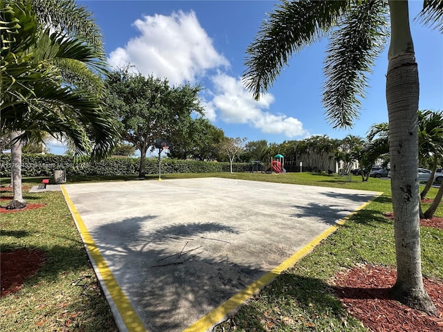 900 Constitution Dr Unit 900L, Homestead, FL 33034 - view of home's community with community basketball court and a lawn