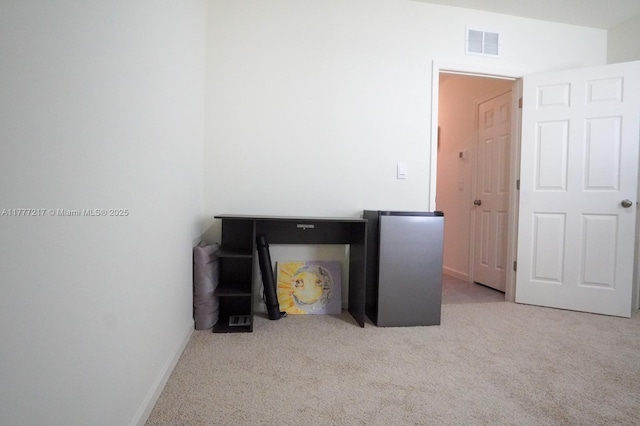 room details featuring baseboards, visible vents, and carpet
