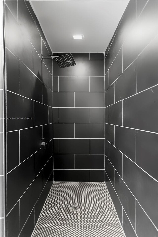1640 NE 183rd St, North Miami Beach, FL 33179 - bathroom with a tile shower