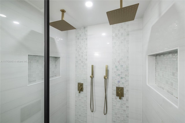 full bath with tiled shower