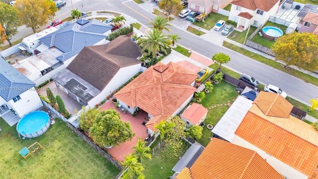 birds eye view of property featuring a residential view